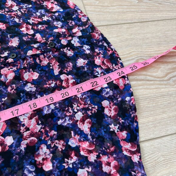 🌷Express "The Portofino Shirt" Floral Button Up Blouse Classic & Chic! - Picture 4 of 9